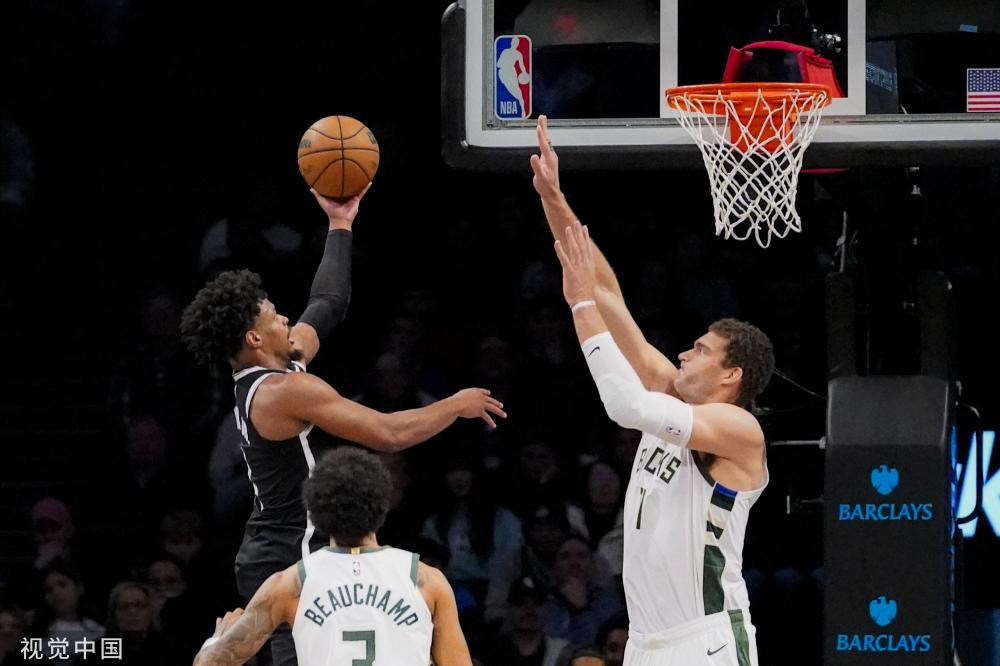 尽管他在开 尽管他在开